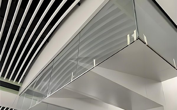 瓜州玻璃挡烟垂壁