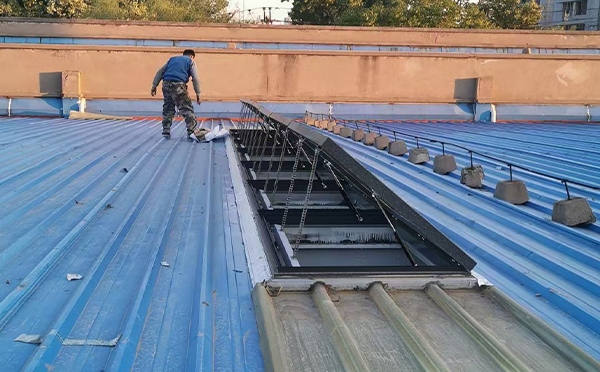 某区域性物流仓储中心瓜州排烟窗系统安装项目